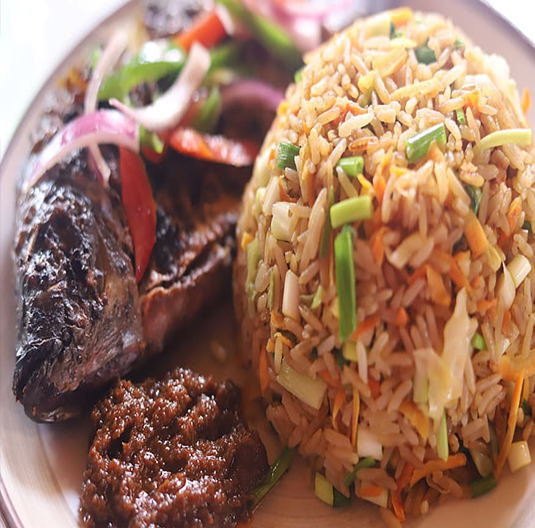 Fried rice with grilled fish